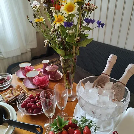 Maatilamajoitukset Narvan Helenan Kanat Ja Kammarit