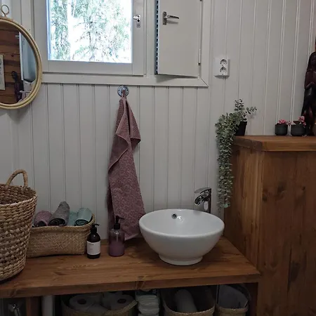 Maatilamajoitukset Narvan Helenan Kanat Ja Kammarit Vesilahti